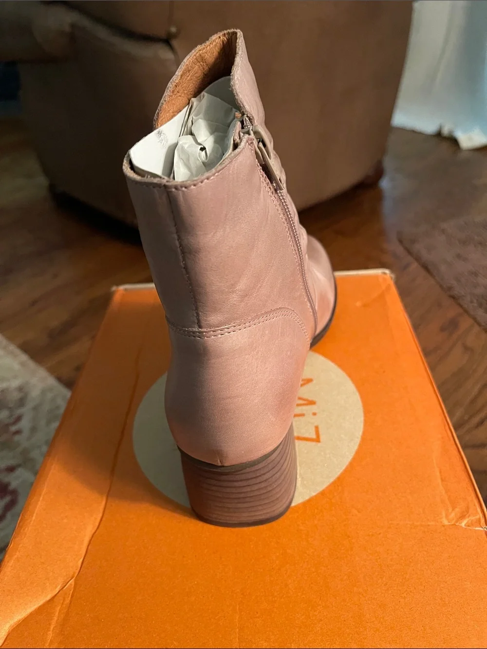 Mix Mooz Womens Ruched Taupe Leather Button Ankle Boots- 40 EU- NIB